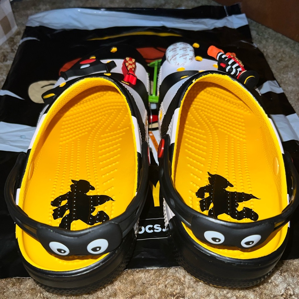 NWT Crocs x Mcdonalds Hamburglar Crocs with Jibbitz Size M8/W10 - Picture 2 of 9
